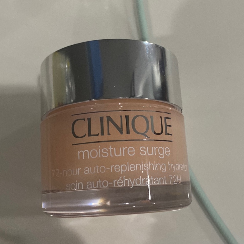 Clinique moisture surge
